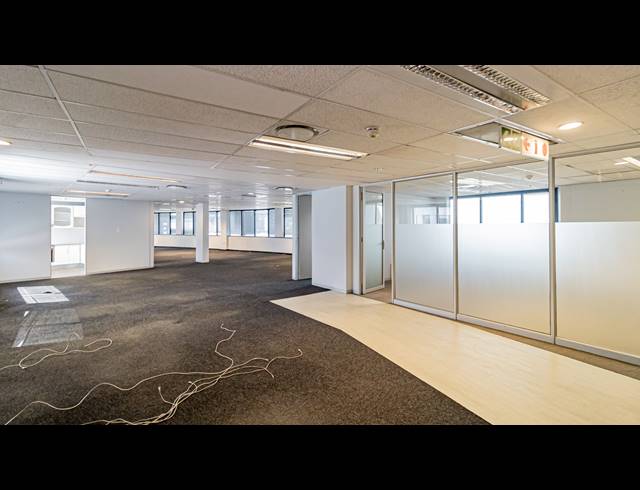 3,330M² OFFICE TO LET IN ROSEBANK